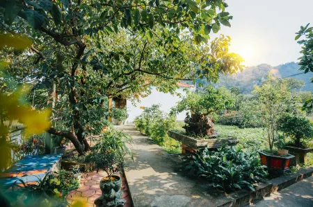 Blue Garden Homestay Отели рядом с достопримечательностью «The Vissai Group»