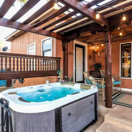 Pet-Friendly Clovis Home Yard, Pergola and Hot Tub
