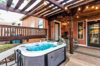 Pet-Friendly Clovis Home Yard, Pergola and Hot Tub - 3 Sao