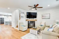 3 Mi to Beaches! Charming Bluffton Escape w/ Yard - balcony