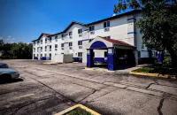 Days Inn by Wyndham Waukegan Hotels in 