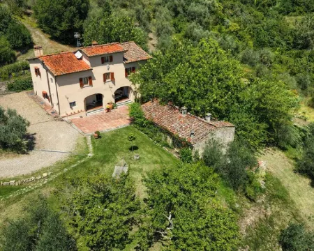 Villa with private swimming pool on the Florentine hills 25 Km from Florence Hotels in Pelago