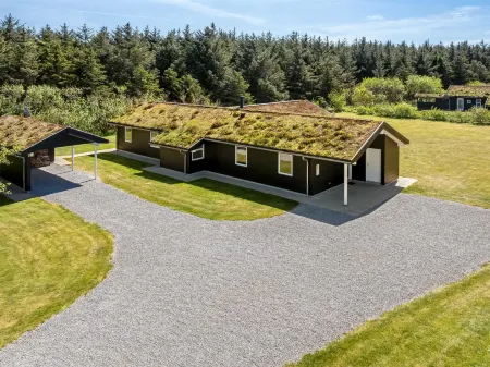 "Ricus" - 1.8km from the Sea Отели рядом с достопримечательностью «V. Hjermitslev Kirke»