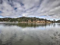 The Atomic Squirrel Lodge Lake Gregory Getaway! Hotels in Crestline