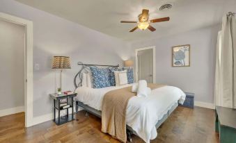 Das Weinhaus Pool & Hot Tub - Walk to Main St