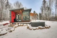 Private Hot Tub: Waterfront Home Along Eagle River - Hot Tub