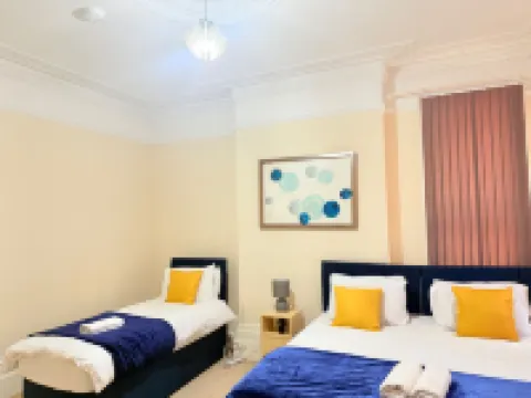 1 Bed Flat - Sleeps 5 - Parking - Wifi - 2-Star