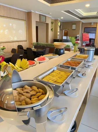 The Amrani Syariah Hotel Отели рядом с достопримечательностью «Dalem Kalitan»