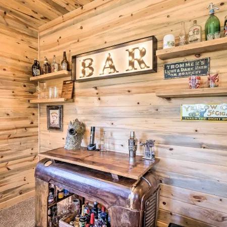 Jefferson Cabin w/ Fire Pit: Near Hiking Trails!