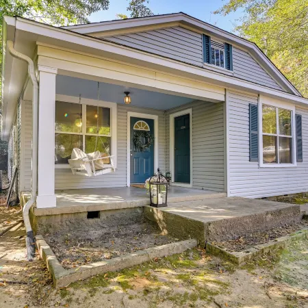 Centrally Located Home ~ Steps to Oxford Square!