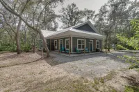 Charming Darien Hideaway w/ Porch, Near Downtown! - 3-Star