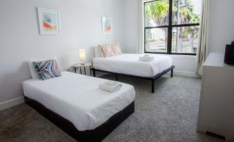 Townhome- 4Bd - Close To Parks Shops