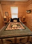 Rim Shoals River Cabin - private boat dock, walk-in fishing access sleeps 14