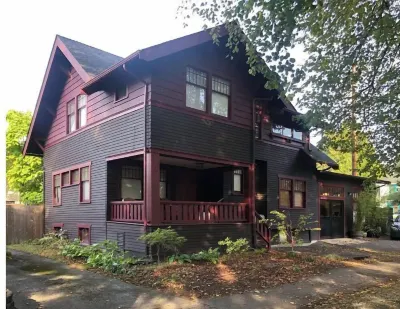 Welcome to Ravennity! Very close to Light Rail, UW, Greenlake Hotels in 