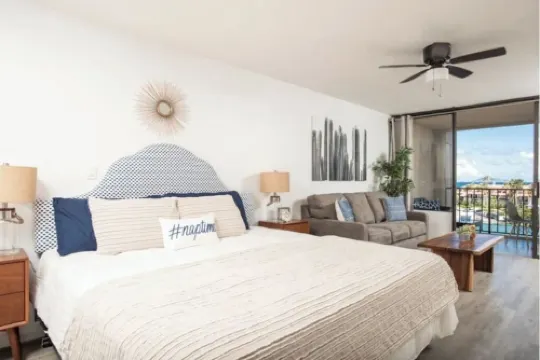 Ocean View Sapphire Condo-Balcony & King Bed