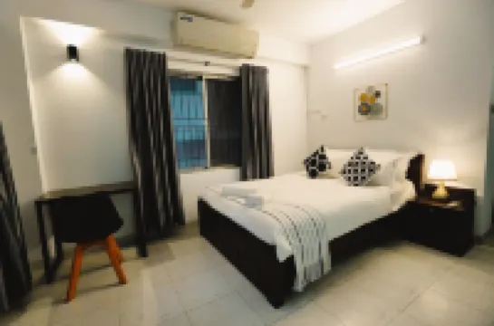 Gulshan Lovely 3-Bedroom Luxury Apartment Hotels in 