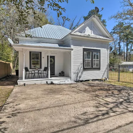 Cozy Livingston House w/ Fenced Yard + Patio!