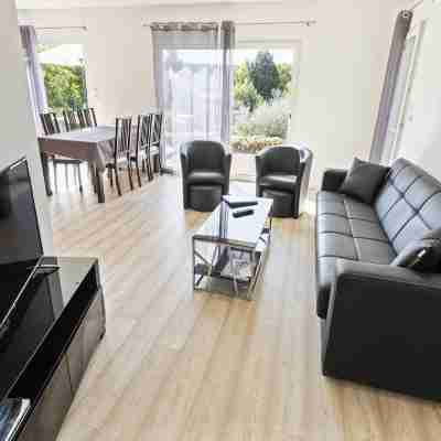 Holiday Home in Brignoles with Private Pool Rooms