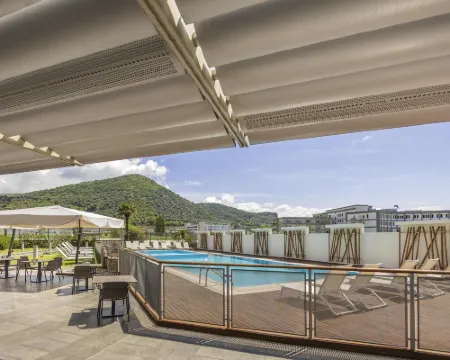 薩萊諾東部雷其諾富特飯店 薩萊諾住宿飯店