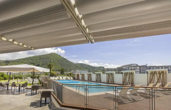 薩萊諾東部雷其諾富特酒店