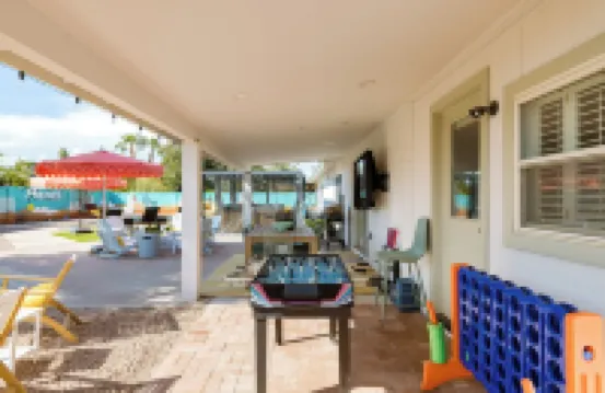 Spacious 5Br Retreat with Heated Pool, Hot Tub, Arcade, Fire Pit & Games