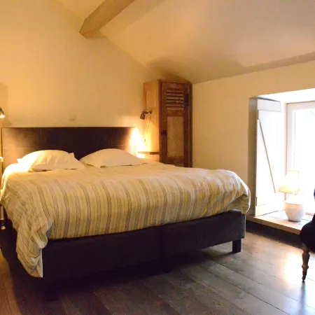 Villa with hottub in calm area