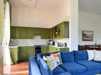 Chapel in Snowdonia with Hot Tub & Games Room 마킨레스 호텔