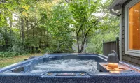 Relaxing Ann Arbor Stay — Sleeps 9, Hot Tub, Deck, and Gourmet Kitchen 와시트너 카운티 호텔