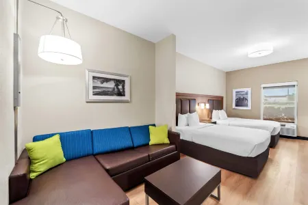 Days Inn & Suites by Wyndham Fort Myers Near JetBlue Park