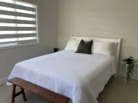 Modern, Cozy, Airy 3-Bedroom Tropical Escape in Oceanpointe, Hanover, Jamaica 루세아 호텔