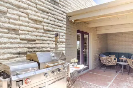 Boulder View Escape – 10-Guest Multi-Deck Retreat