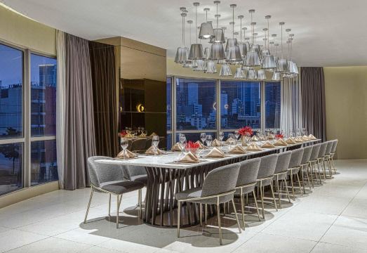 아쿠아의 노보텔 스위트 마닐라 외관