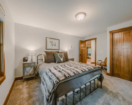 Spotted Bear Cabin For 6 Hotels in Bigfork