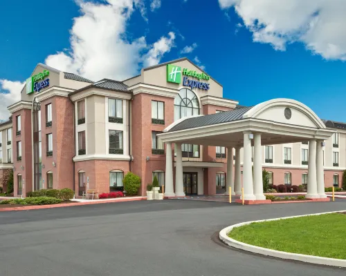 Holiday Inn Express & Suites QUAKERTOWN - ALLENTOWN AREA by IHG Hotels in Bucks County
