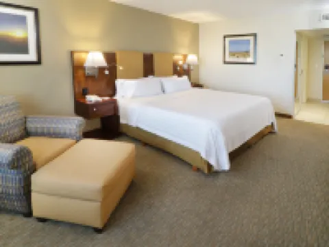 ฮอลิเดย์ อินน์ โรงแรมแอนด์สวีทส์ เอร์โมซิโย แอโรปูเอร์โต บาย IHG โรงแรมในเอร์โมซีโย