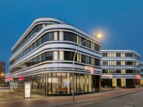 Moxy Hamburg - Finkenwerder Hotels near Cranz