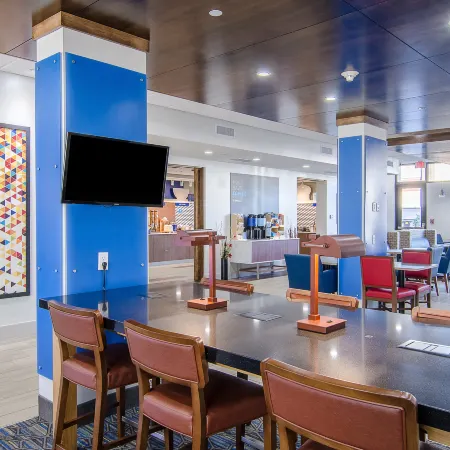 Holiday Inn Express & Suites ATCHISON by IHG Отели в г. Атчисон