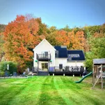 Lakefront Oasis 50mi from NYC. Direct Lake Access. Private Dock, Kayaks, Hot Tub