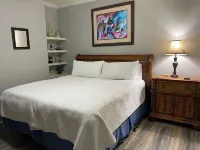 2 BR/ 2BA Condo1 King /2 Full beds Sleeps 6 close to OWA & Foley Tourism Complex