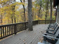 Spacious 5-bedroom house in a mountain hollow in Wintergreen Resort.