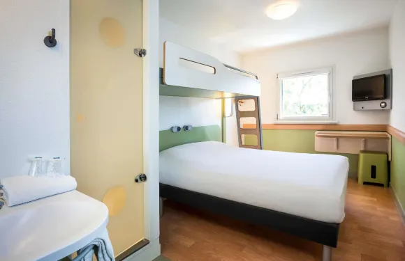 塞萊斯塔宜必思快捷酒店