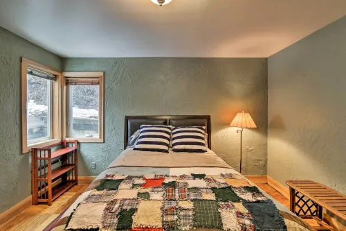 Walk to Town & Coast: Anchorage Condo w/ Fireplace - Ocean View