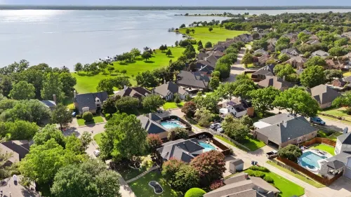 Your Winter Escape Modern Home with Pool & Fire Pit Near the Lake Hubbard Dallas