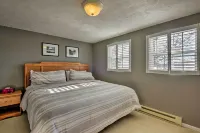 Waterfront Pocono Lake Home w/ Private Dock! - 3 estrellas