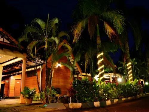 Six Villa Inn - parking