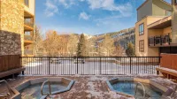 Cloud 9 by AvantStay Located at the Base of Vail Ski Resort w Community Pool Hot Tub