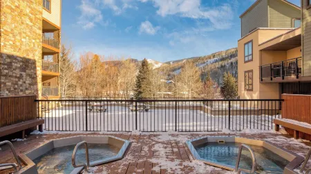 Cloud 9 by AvantStay Located at the Base of Vail Ski Resort w Community Pool Hot Tub