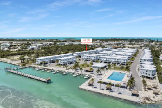 Ocean View and Community Clubhouse - Delightful Waterfront Haven