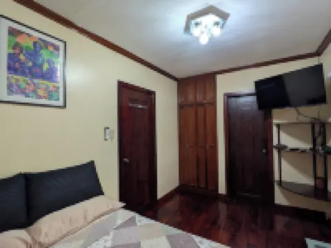 Entire House in Safe & Peaceful, Gated, Golf Community with 2 Swimming Pools. Hotels in General Trias