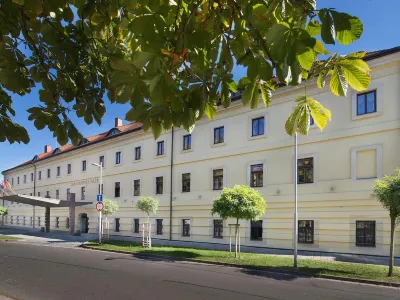 EA Hotel Tereziánský dvůr Các khách sạn gần University of Hradec Králové – building E